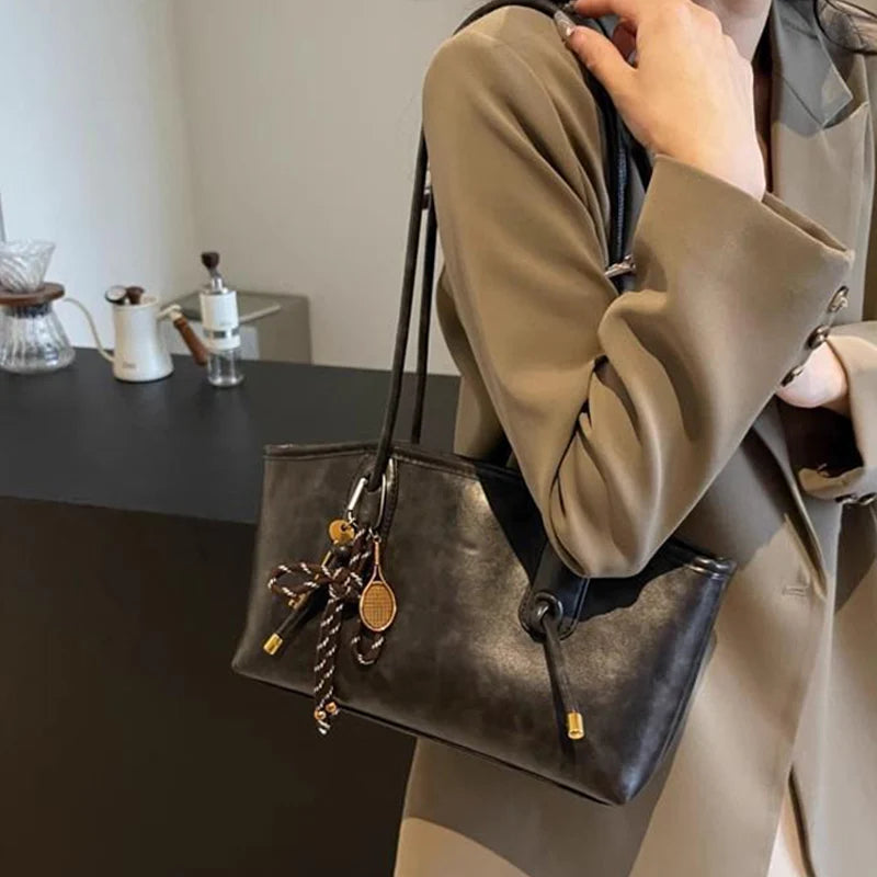 👍2026 Új modell😜30% árcsökkentés👜 Vintage stílusú PU bőr válltáska – Prémium minőség, praktikus és nőies mindennapi kiegészítő!
