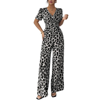 🎁⏰Az utolsó 50 darab Ingyenes ajándék🌿Légies kevert anyagú együttes✨V-nyakú elegáns jumpsuit – Kiemelt derék + széles láb, nőies homokóra alak!