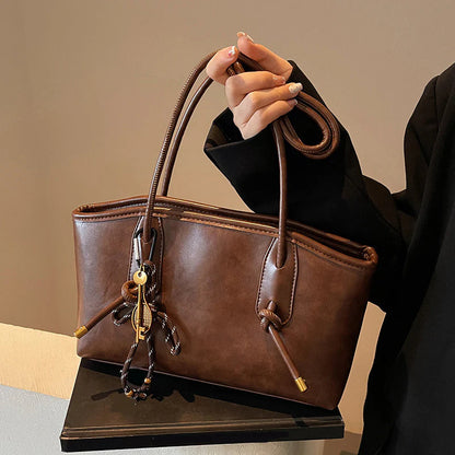 🎁Ingyenes ajándék-medálja🔥Kedvezményes ár👜 Vintage PU válltáska – Időtálló elegancija minden napra!