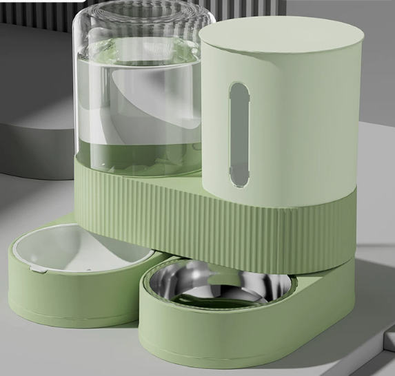 🔄 360°-os rugalmas forgatás – Kétkamrás elválasztás: 2,6 l víz + 2,4 l etető – Fejlett szűrőrendszer🐱🐶 Nagy kapacitás akár egy hétre！