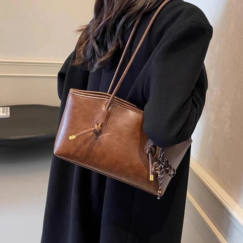 👍2026 Új modell😜30% árcsökkentés👜 Vintage stílusú PU bőr válltáska – Prémium minőség, praktikus és nőies mindennapi kiegészítő!